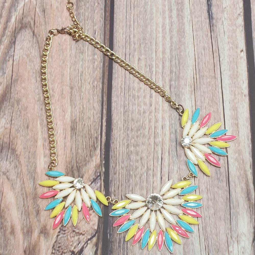Statement Spring necklace - Picture 3 of 8